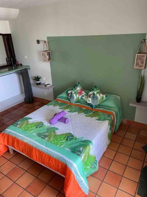 Studio paisible avec piscine, pas loin de la plage Trinité  Extérieur photo